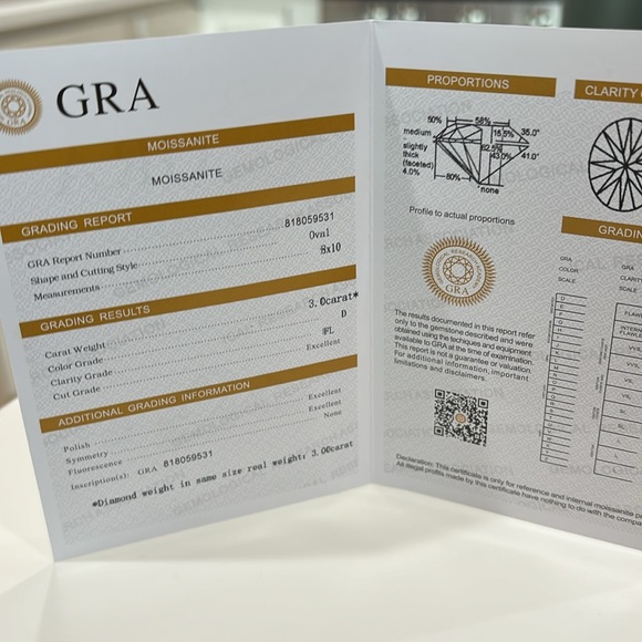 Oval 8 x 10 3 ct Moissanite ring - Picture 6 of 8